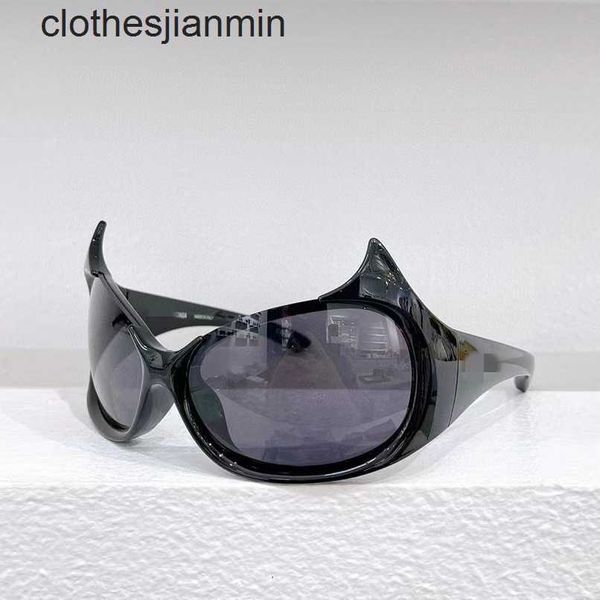 2023 fashion design sunglasses %80 factory wholesale and retail new b family sunglass women's fashion little monster cowhorn alien ins, White;black
2023 fashion design sunglasses %80 factory wholesale and retail new b family sunglass women's fashion little monster cowhorn alien ins, White;black