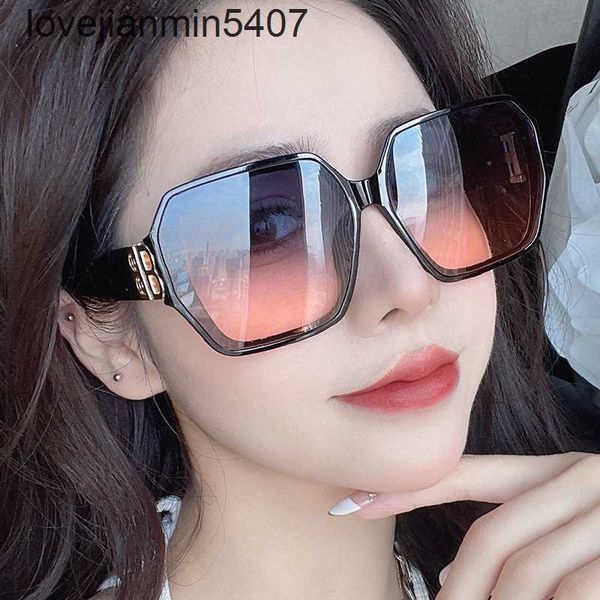2023 fashion design sunglasses %80 factory wholesale and retail new b family large frame sunglass women's net red street trend versatil, White;black
2023 fashion design sunglasses %80 factory wholesale and retail new b family large frame sunglass women's net red street trend versatil, White;black