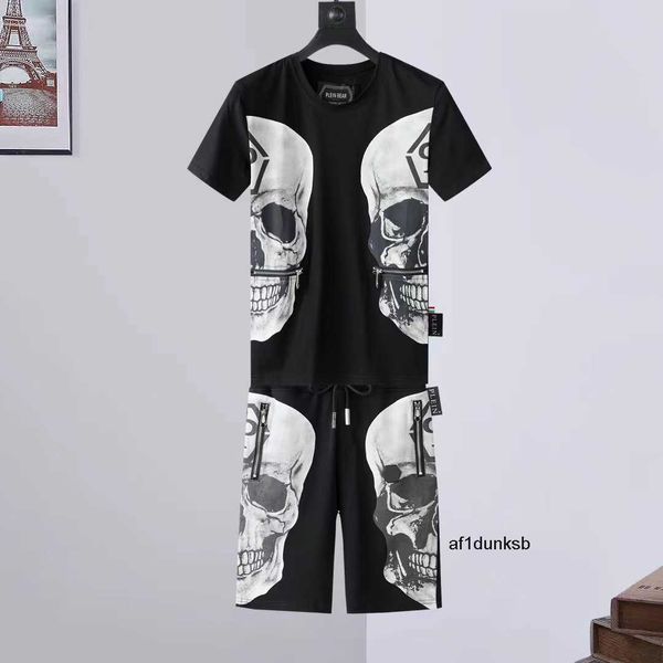 suit plein philipps bear mens t shirts crystal skull tracksuit sporting men t-shirts casual tracksuits joer shorts sets 14675, Gray
suit plein philipps bear mens t shirts crystal skull tracksuit sporting men t-shirts casual tracksuits joer shorts sets 14675, Gray