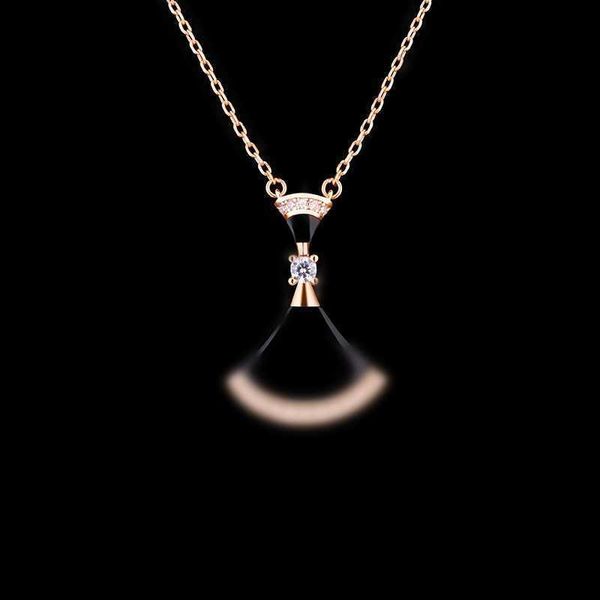 jewelry custom 18k rose gold small skirt necklace needlework chalcedony white fritillaria inlaid collarbone, Silver
jewelry custom 18k rose gold small skirt necklace needlework chalcedony white fritillaria inlaid collarbone, Silver