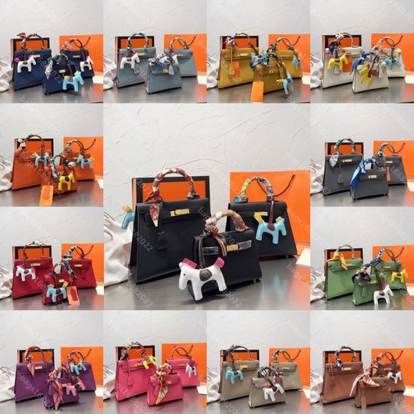 women one shoulder crossbody bag designer handbag luxury portable tote cowhide palm pattern pony pendant give silk ribbon elegant noble cele
women one shoulder crossbody bag designer handbag luxury portable tote cowhide palm pattern pony pendant give silk ribbon elegant noble cele
