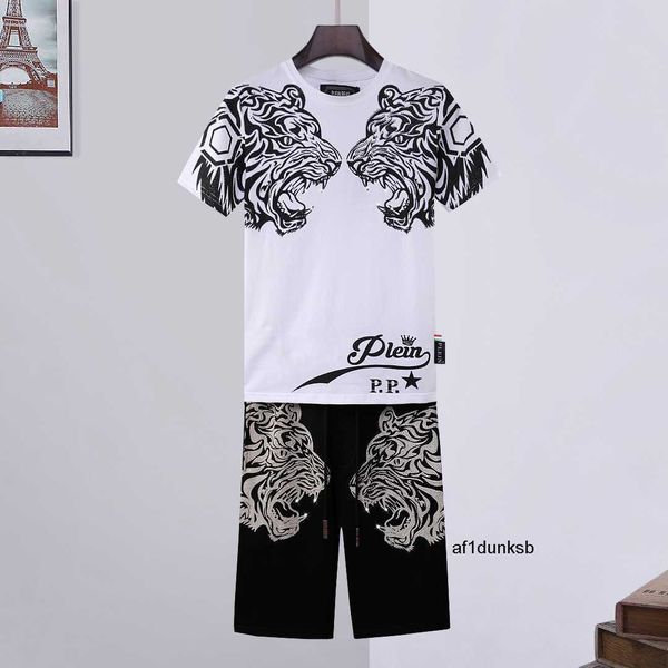men suit plein tracksuits shorts philipps skull tracksuit bear t-shirts casual mens joer t sets sporting shirts crystal 147273, Gray
men suit plein tracksuits shorts philipps skull tracksuit bear t-shirts casual mens joer t sets sporting shirts crystal 147273, Gray