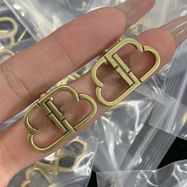 Letters Gold Earring Designer Pearl Earrings Stud Elegant Women Jewelry Sier Earings Gift Couple Diamond Hoop Earing Charm G237254D
Letters Gold Earring Designer Pearl Earrings Stud Elegant Women Jewelry Sier Earings Gift Couple Diamond Hoop Earing Charm G237254D