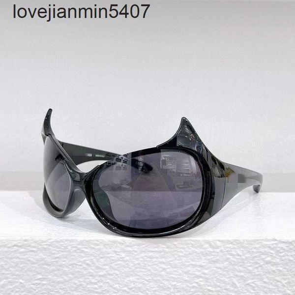 2023 fashion design sunglasses %80 factory wholesale and retail new b family sunglass women's fashion little monster cowhorn alien ins, White;black
2023 fashion design sunglasses %80 factory wholesale and retail new b family sunglass women's fashion little monster cowhorn alien ins, White;black