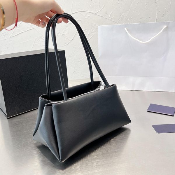 triangle mini-bag designer crossbody shoulder bag real leather saffiano pochette cleo hobo bag shoulder prad handbags size 28-13cm
triangle mini-bag designer crossbody shoulder bag real leather saffiano pochette cleo hobo bag shoulder prad handbags size 28-13cm