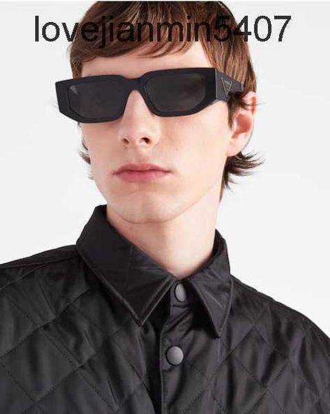 2023 design sunglasses %80 factory wholesale and retail p family's new dual color frame polygonal sunglass for men women's high-en, White;black
2023 design sunglasses %80 factory wholesale and retail p family's new dual color frame polygonal sunglass for men women's high-en, White;black