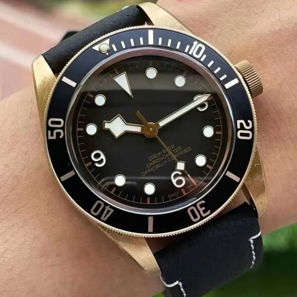 tudors luxury mechanical watch ceramic bezel swiss watch dituo bronze series automatic mechanical business luminous geneve watches men large, Slivery;golden
tudors luxury mechanical watch ceramic bezel swiss watch dituo bronze series automatic mechanical business luminous geneve watches men large, Slivery;golden
