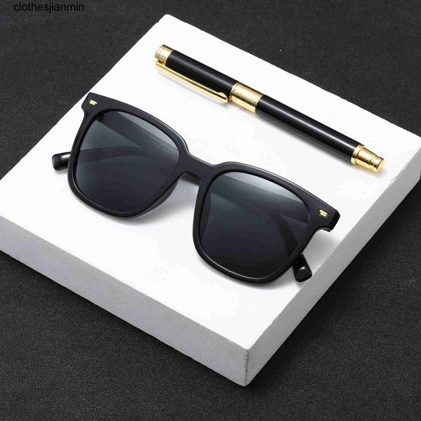 2023 fashion design sunglasses %80 factory wholesale and retail new b family frame round face tr pilot black sunglass, White;black
2023 fashion design sunglasses %80 factory wholesale and retail new b family frame round face tr pilot black sunglass, White;black