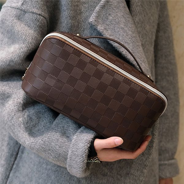 cosmetic bags cases plaid bag pu pillow makeup pouch womens largecapacity luxury wash multifunctional travel toiletry kit handbag 230725
cosmetic bags cases plaid bag pu pillow makeup pouch womens largecapacity luxury wash multifunctional travel toiletry kit handbag 230725