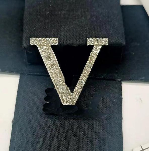 18k gold plated silver plateds brooches for mens womens fashion designer brand double letter pearl suit collar pin br7309858, Gray
18k gold plated silver plateds brooches for mens womens fashion designer brand double letter pearl suit collar pin br7309858, Gray