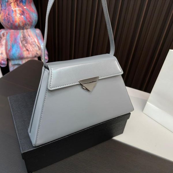 designers shoulder bag smooth leather tote luxurys crossbody womens handbags shoulder bags purse
designers shoulder bag smooth leather tote luxurys crossbody womens handbags shoulder bags purse