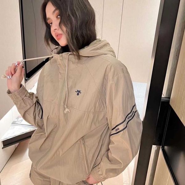 summer women's hooded zipper sun protection coat and loose shorts suit, acrylic fabric comfortable and breathable, loose casual fashion, White
summer women's hooded zipper sun protection coat and loose shorts suit, acrylic fabric comfortable and breathable, loose casual fashion, White