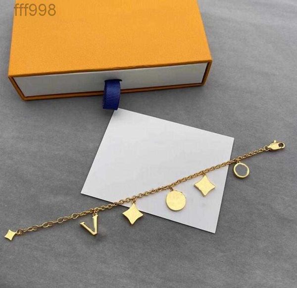 simple designer heart charm bangles lovers gold v titanium letter luxury jewelrys wristband bracelets plated chain, Golden;silver
simple designer heart charm bangles lovers gold v titanium letter luxury jewelrys wristband bracelets plated chain, Golden;silver