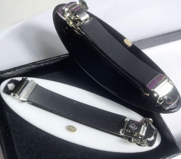 2pcslot black and white acrylic oval prismatic mesh hairpin c hair clip back with stamp for ladies collection luxury items hair o1028504, Golden;silver
2pcslot black and white acrylic oval prismatic mesh hairpin c hair clip back with stamp for ladies collection luxury items hair o1028504, Golden;silver