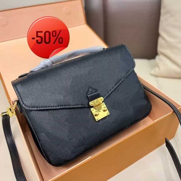 luxurys designers bag embossing flower pochette women handbag messenger bags genuine leather metis elegant womens shoulder crossbody bag hql
luxurys designers bag embossing flower pochette women handbag messenger bags genuine leather metis elegant womens shoulder crossbody bag hql