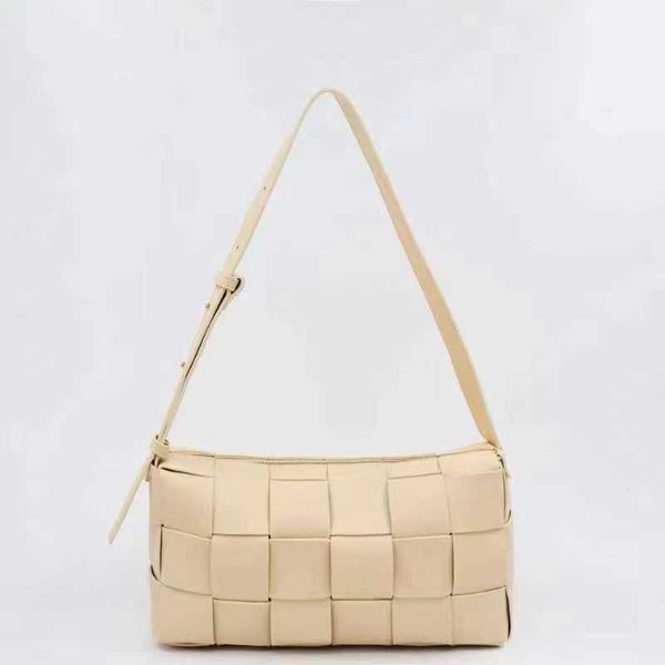 designer bag cassette bags family's large capacity cowhide brick woven pillow bag portable shoulder underarm leather women's bag
designer bag cassette bags family's large capacity cowhide brick woven pillow bag portable shoulder underarm leather women's bag