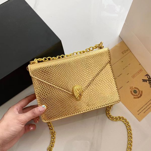 kurt geiger chanrs keatn 2023 new snake head one shoulder crossbody handbag organ bag simple and versatile have box 19.13.5cm
kurt geiger chanrs keatn 2023 new snake head one shoulder crossbody handbag organ bag simple and versatile have box 19.13.5cm