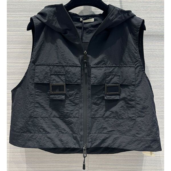 7.25 fashion hooded pocket decoration lining breathable zipper short women's vests, Black;white
7.25 fashion hooded pocket decoration lining breathable zipper short women's vests, Black;white
