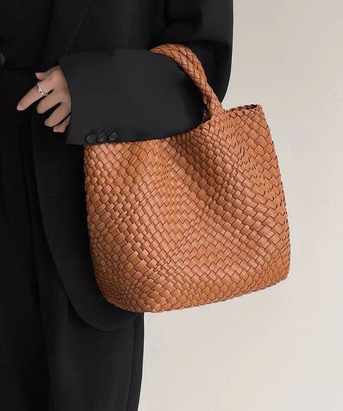 luxury fahion handbag designer bag the tote bag shouder crossbody bags leather women bag braid leather bags handbag designer lady clutch pur
luxury fahion handbag designer bag the tote bag shouder crossbody bags leather women bag braid leather bags handbag designer lady clutch pur