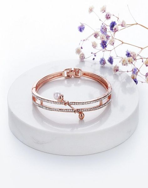 2020 new design gold plating double line bracelet set with diamond pearl exquisite elegant durable color bracelet gifts for girlfr7576035, Golden;silver
2020 new design gold plating double line bracelet set with diamond pearl exquisite elegant durable color bracelet gifts for girlfr7576035, Golden;silver