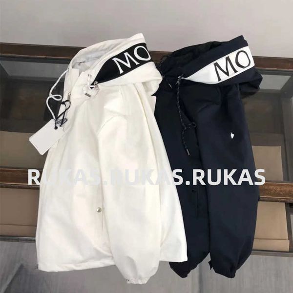 2023 spring casual coat men and women with the same trend new hooded coat luxury fashion simple design windproof mountaineering clothing, Black;brown
2023 spring casual coat men and women with the same trend new hooded coat luxury fashion simple design windproof mountaineering clothing, Black;brown