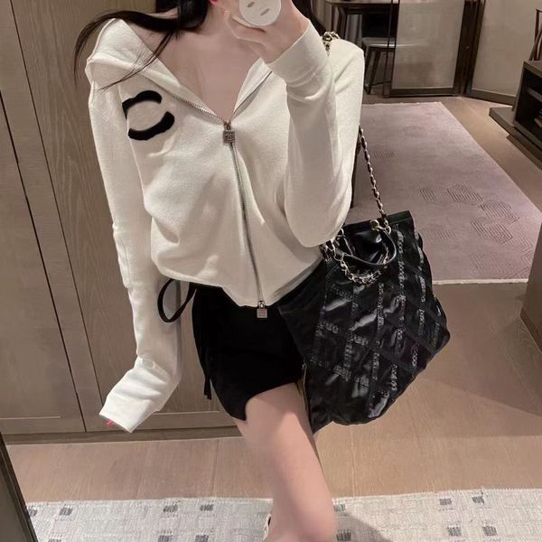 2023 autumn and winter new women's brand embroidery letter knitting fashion hoodie zipper cardigan loose outside to wear top, Black;brown
2023 autumn and winter new women's brand embroidery letter knitting fashion hoodie zipper cardigan loose outside to wear top, Black;brown