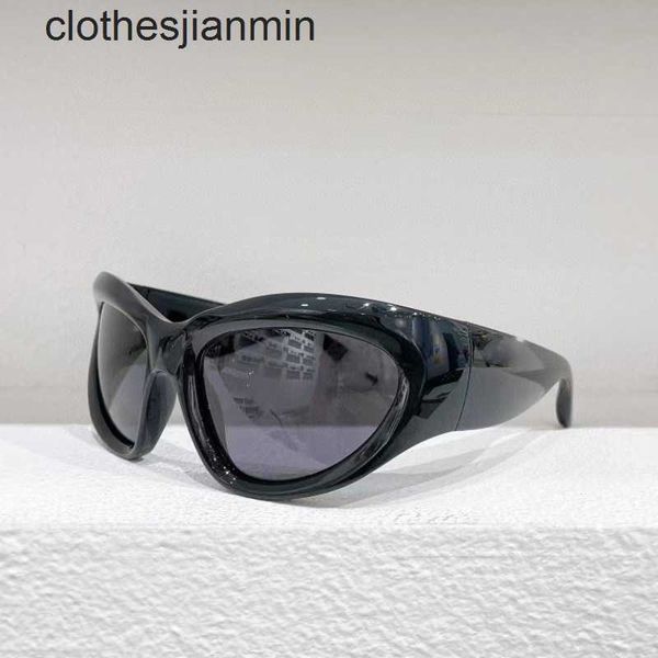 2023 fashion design sunglasses %80 factory wholesale and retail new b family's irregular sunglass same style uv ristant slimming for me, White;black
2023 fashion design sunglasses %80 factory wholesale and retail new b family's irregular sunglass same style uv ristant slimming for me, White;black