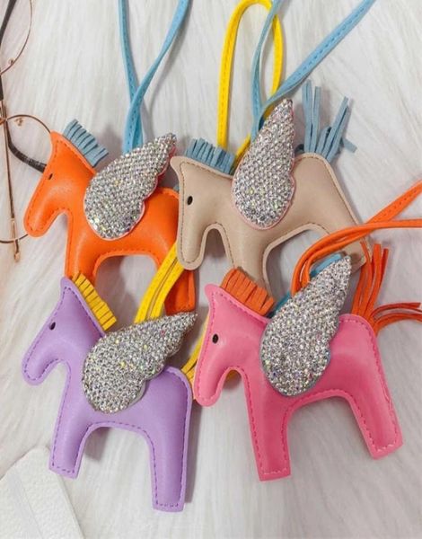 brand swift sheepskin bag charm luxury paddock keyring real leather nano pegasus pendant flying horse ornament2673020, Bronze;silver
brand swift sheepskin bag charm luxury paddock keyring real leather nano pegasus pendant flying horse ornament2673020, Bronze;silver