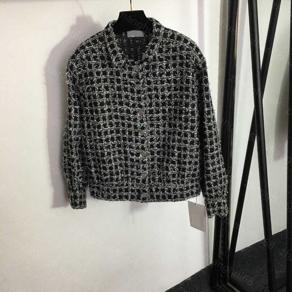 23ss womens jacket womens designer clothing long-sleeved coat with wool trimmed plaid tweed lapel women clothes, Black;brown
23ss womens jacket womens designer clothing long-sleeved coat with wool trimmed plaid tweed lapel women clothes, Black;brown