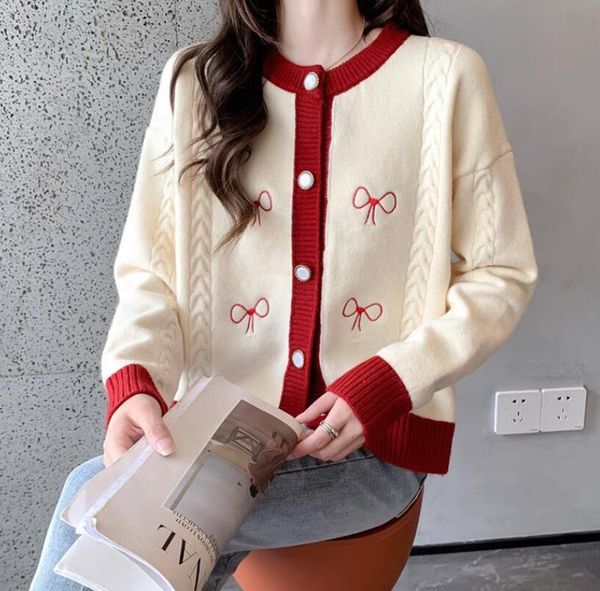 women's sweater 2023 autumn/winter women's knitted cardigan new fashion round neck women's coat embroidery knit women's, White;black
women's sweater 2023 autumn/winter women's knitted cardigan new fashion round neck women's coat embroidery knit women's, White;black
