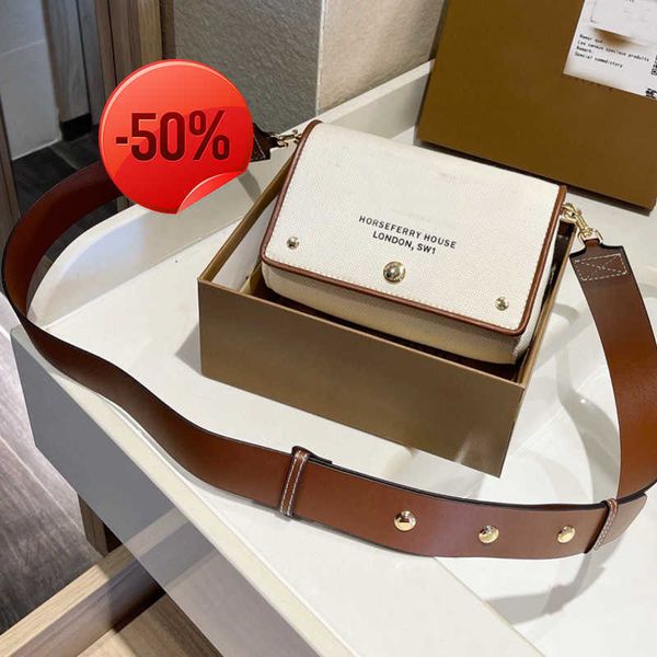 classic canvas shoulder bag small handbags purse fashion letter tofu package crossbody bags simple design wide shoulder strap messenger bags
classic canvas shoulder bag small handbags purse fashion letter tofu package crossbody bags simple design wide shoulder strap messenger bags