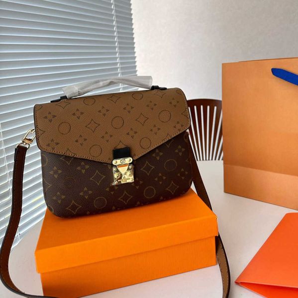 trend luxury designer messenger bag ladies handbag oxidized leather shoulder handbag wallet women's personalized bag
trend luxury designer messenger bag ladies handbag oxidized leather shoulder handbag wallet women's personalized bag