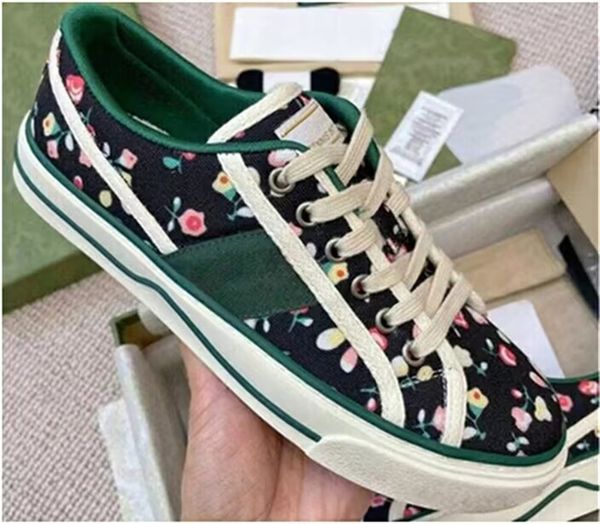 2023 new tennis 1977 classic designer slip on canvas shoes print men slip-on jacquard denim vintage runner trainers women sneakers 35-44, Black
2023 new tennis 1977 classic designer slip on canvas shoes print men slip-on jacquard denim vintage runner trainers women sneakers 35-44, Black