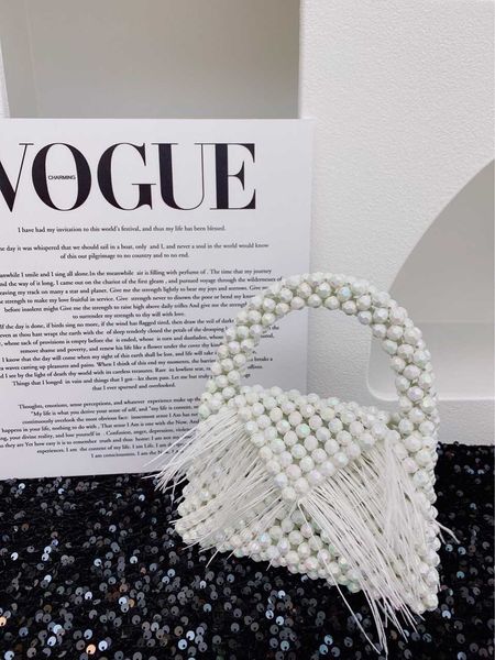 new colorful white acrylic beaded bag feather decoration bag fashion women's summer handbag 230725
new colorful white acrylic beaded bag feather decoration bag fashion women's summer handbag 230725