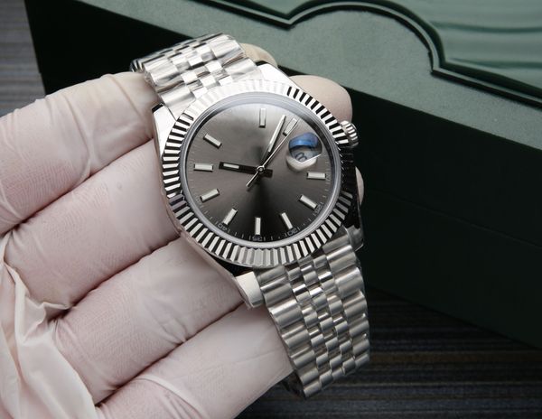 luxury men's watch, automatic mechanical movement, sapphire, enlarged calendar window, three chain folding buckle, waterproof 100 mete, Slivery;brown
luxury men's watch, automatic mechanical movement, sapphire, enlarged calendar window, three chain folding buckle, waterproof 100 mete, Slivery;brown