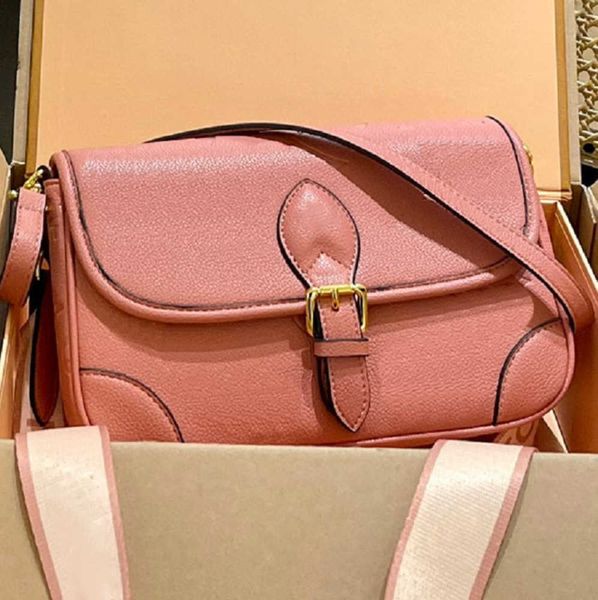 designer bags shoulder bag totes real leather luxury old flower diane baguette handbag large-capacity canvas strap embossed letters women�
designer bags shoulder bag totes real leather luxury old flower diane baguette handbag large-capacity canvas strap embossed letters women�