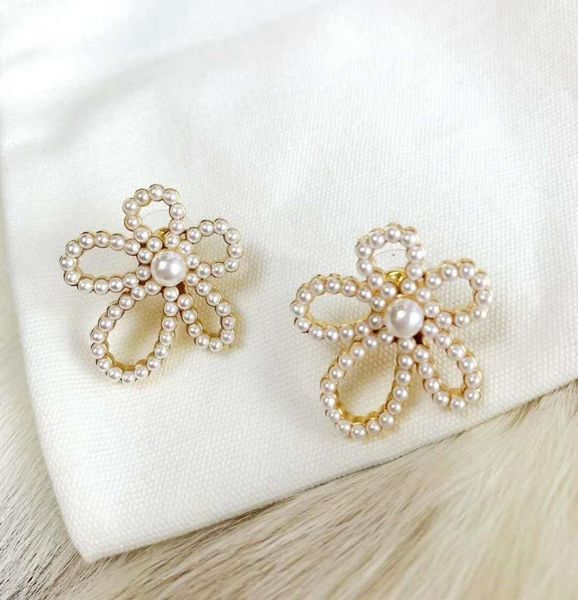 selling explosive flowers inlaid pearl wild designer earrings luxury designer jewelry women earrings5414959, Golden
selling explosive flowers inlaid pearl wild designer earrings luxury designer jewelry women earrings5414959, Golden