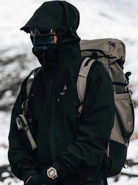 1 to 1 arc jacket men's designer jackets hardshell sv6 outdoor mountaineering suit alpha windproof waterproof outerwear hooded coats, Black;brown
1 to 1 arc jacket men's designer jackets hardshell sv6 outdoor mountaineering suit alpha windproof waterproof outerwear hooded coats, Black;brown
