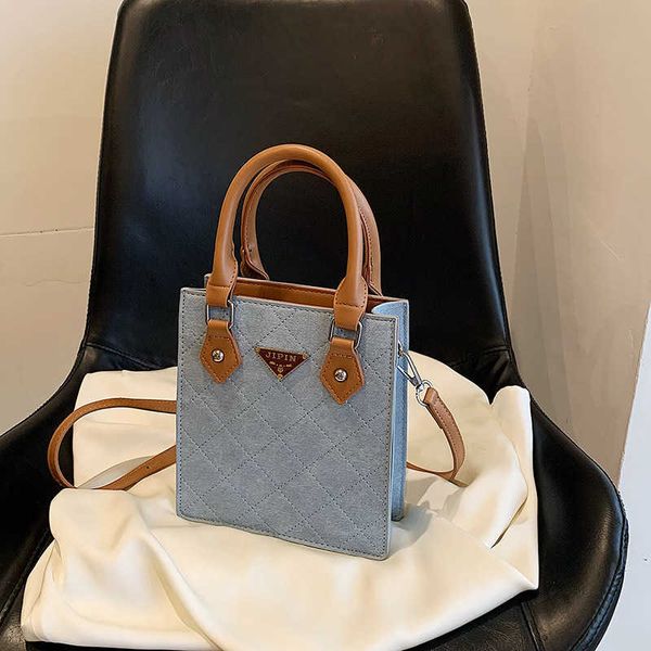 contrast color handbag with niche design crossbody bag stylish and versatile vertical portable small square shoulder purses
contrast color handbag with niche design crossbody bag stylish and versatile vertical portable small square shoulder purses
