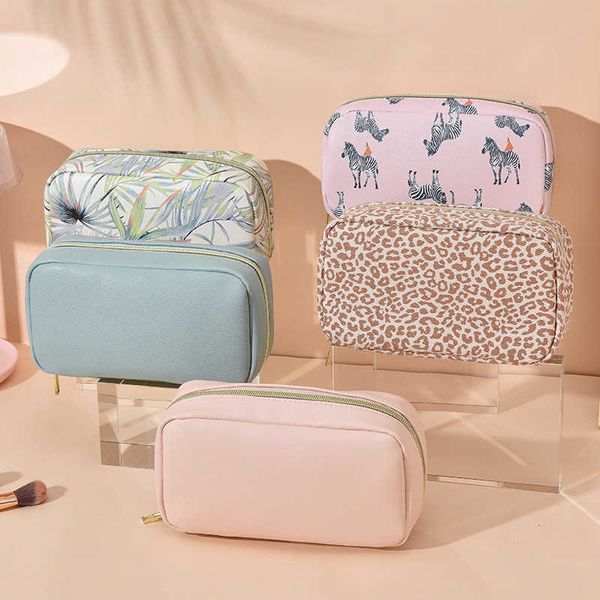 cosmetic bags cases large capacity portable makeup bag soft leather zipper travel storage small multifunctional carrying bag 230704
cosmetic bags cases large capacity portable makeup bag soft leather zipper travel storage small multifunctional carrying bag 230704