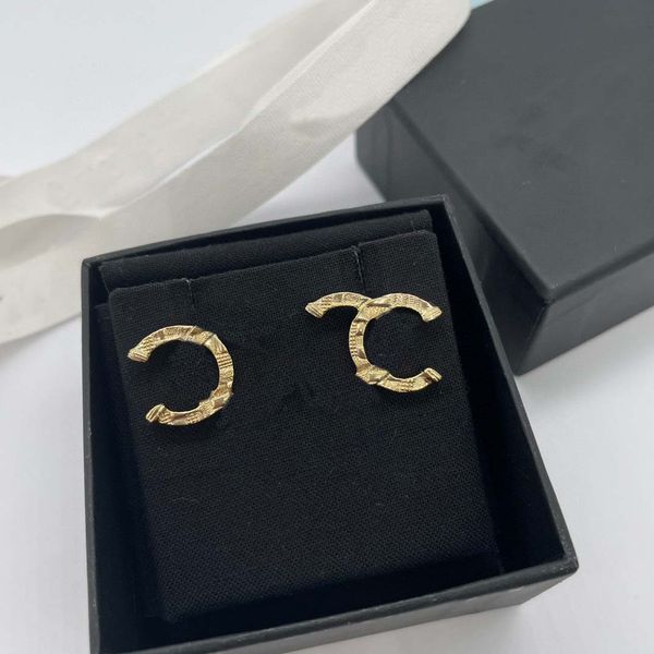 2023 luxury quality charm drop earring with special design in 18k gold plated have box stamp ps7358b, Golden
2023 luxury quality charm drop earring with special design in 18k gold plated have box stamp ps7358b, Golden