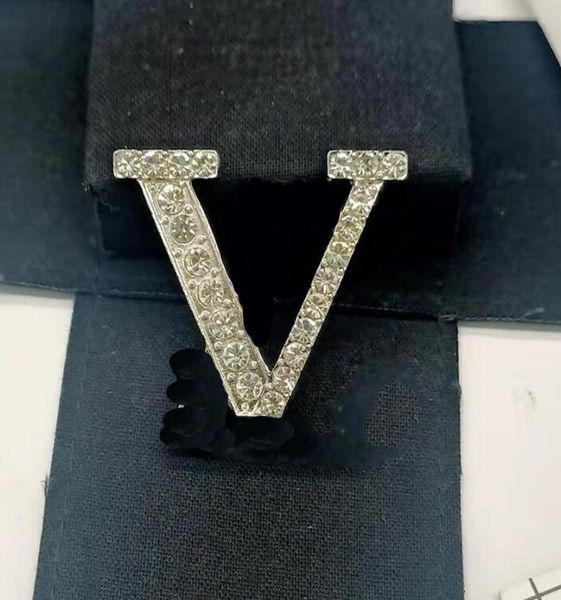 18k gold plated silver plateds brooches for mens womens fashion designer brand double letter pearl suit collar pin br6351404, Gray
18k gold plated silver plateds brooches for mens womens fashion designer brand double letter pearl suit collar pin br6351404, Gray