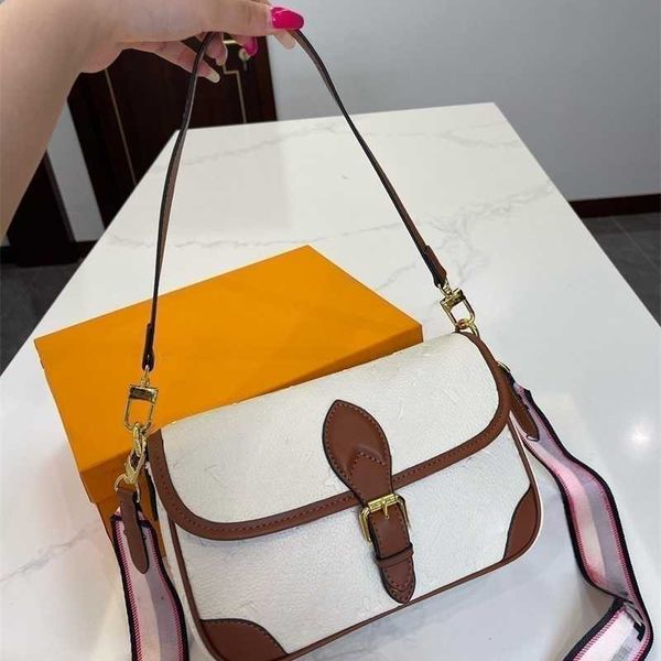luxurys designer bag handbag tote fashion lvvs bags layer textured leather one shoulder messenger underarm bag large capacity portable clutc
luxurys designer bag handbag tote fashion lvvs bags layer textured leather one shoulder messenger underarm bag large capacity portable clutc