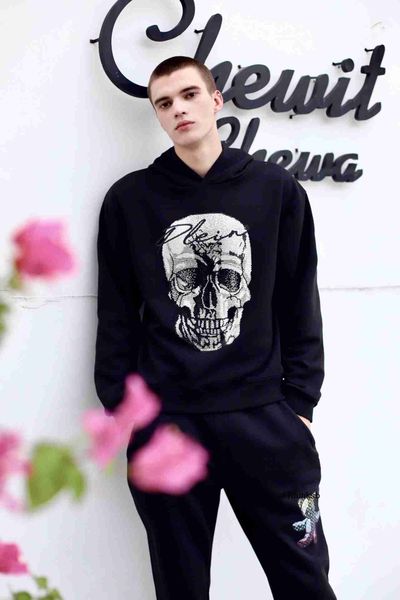 hip-hop rhinestone brand warm thick sweatshirt plein loose characteristic personality skull pullover philipps luxury men's hoodie 81478, Black
hip-hop rhinestone brand warm thick sweatshirt plein loose characteristic personality skull pullover philipps luxury men's hoodie 81478, Black