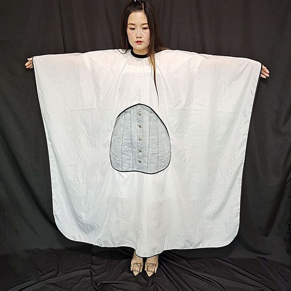 hairdressing wrap can be seen through the wrap while playing with mobile phones while styling
hairdressing wrap can be seen through the wrap while playing with mobile phones while styling