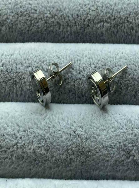 titanium steel fashion stud women designer earrings white shell silver rose gold earrings luxurious letter cute size trendy jewelr3245745, Golden;silver
titanium steel fashion stud women designer earrings white shell silver rose gold earrings luxurious letter cute size trendy jewelr3245745, Golden;silver