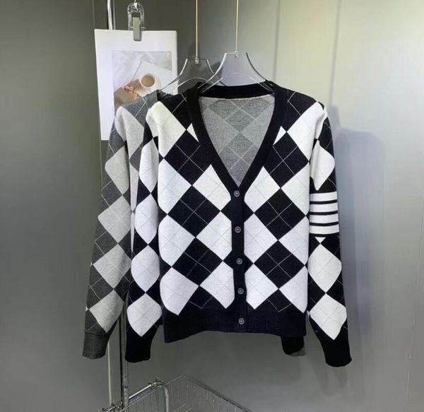 women's sweaters fall winter designer v neck knitted cardiagn long-sleeved sweaters loose puff dress coat, White;black
women's sweaters fall winter designer v neck knitted cardiagn long-sleeved sweaters loose puff dress coat, White;black