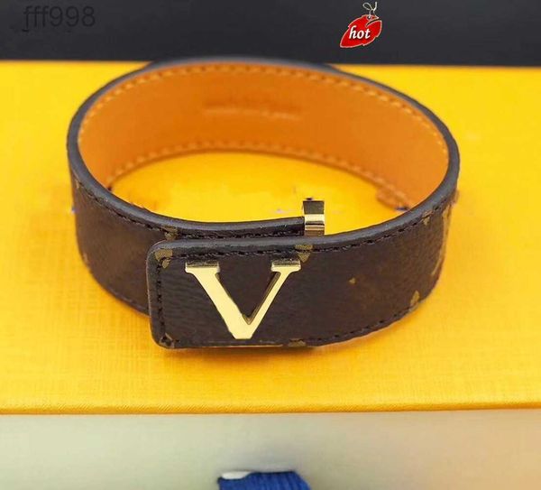buckle bracelets personality classic high-quality gold letter bracelet couple bracelet jewelry charm leather supply qz3d bracelet, Black
buckle bracelets personality classic high-quality gold letter bracelet couple bracelet jewelry charm leather supply qz3d bracelet, Black