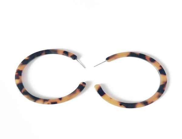 whole elegant cute big tortoise resin leopard print simple c shaped earring popular new cute earring7928768, Golden;silver 
whole elegant cute big tortoise resin leopard print simple c shaped earring popular new cute earring7928768, Golden;silver