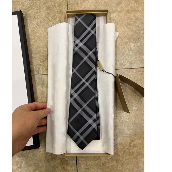 24ss new luxury aldult new designer 100% tie silk necktie black blue jacquard hand woven for men wedding casual and business necktie fashion, Blue;purple
24ss new luxury aldult new designer 100% tie silk necktie black blue jacquard hand woven for men wedding casual and business necktie fashion, Blue;purple